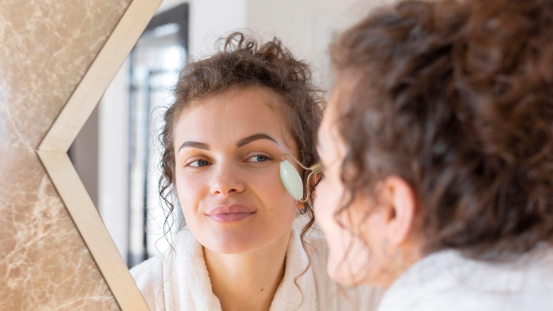 What Private Labels Need to Know the Differences between Eye Serums vs Eye Creams
